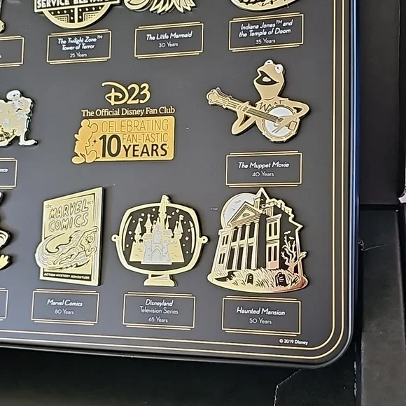 D23 10 Year Anniversary pin set 2019 - Picture 3 of 6